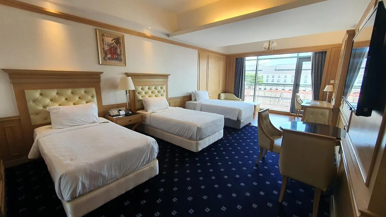 Отель Royale Chulan Penang Джорджтаун